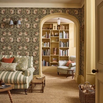 Pimpernel Walnut/Sage behang in interieur