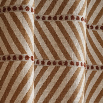Osborne & Little Rannoch Wools Glencoe F8142-03 Terracotta interieur