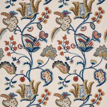 Colefax & Fowler Seymour Red/Blue: geborduurde stof met een levensboom en bloemen