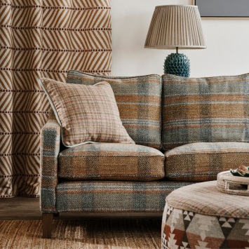 Osborne & Little Rannoch Wools Kyle F8141-01 Aqua / Ochre interieur